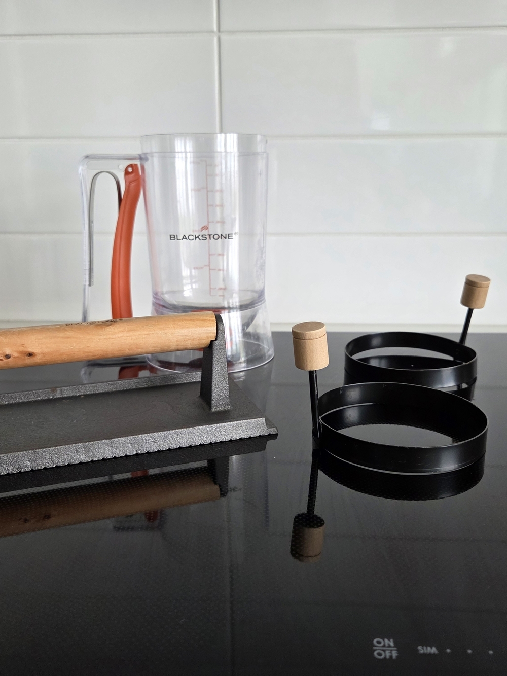 Blackstone Breakfast Kit – Bacon Press, Batter Dispenser & Egg Rings